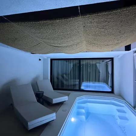 Theros Suite, Private Pool Retreat In *