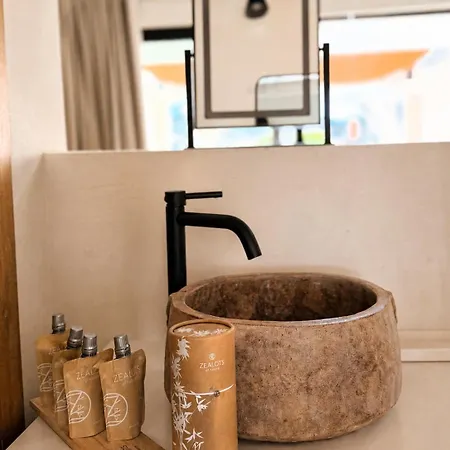 Theros Suite, Private Pool Retreat In Villa *