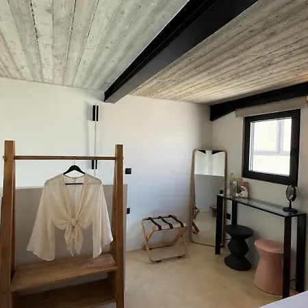 Theros Suite, Private Pool Retreat In Villa Skyros