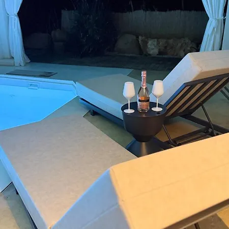 Theros Suite, Private Pool Retreat In *
